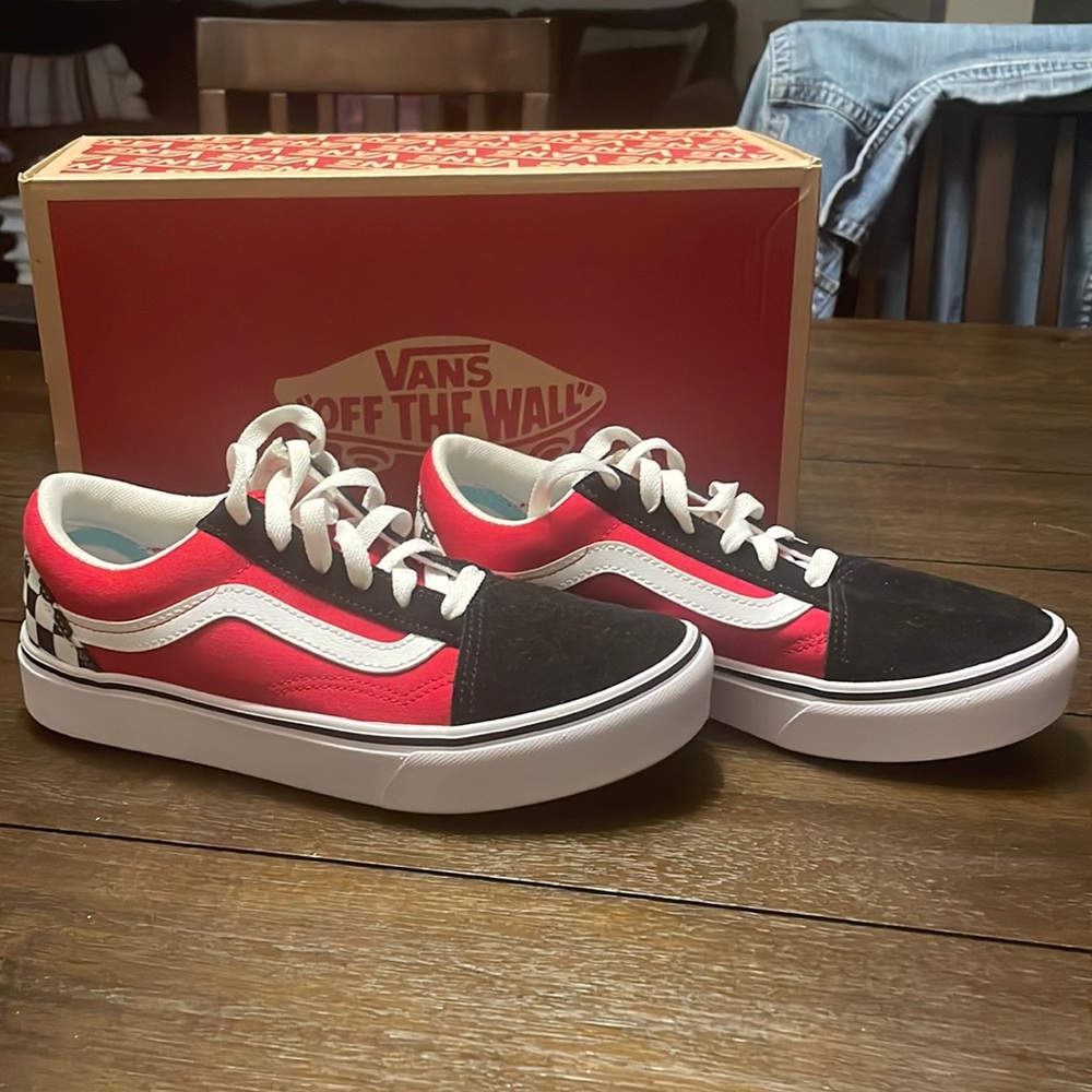 Boys size 5.5 NIB Vans